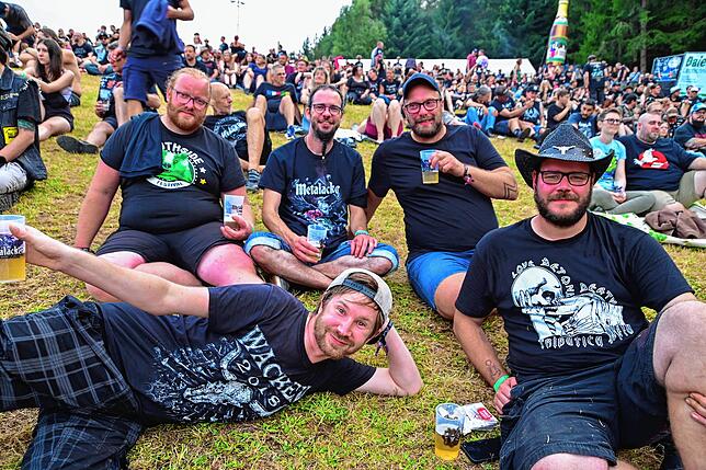 Bild 14: Tausende Metalheads feiern im Schwarzwald