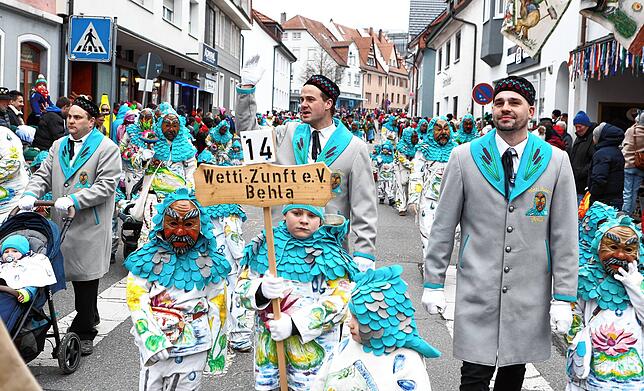 Bild 19: Kinderumzug beim Jubiläumstreffen der Hexen in Donaueschingen vor großem Volk