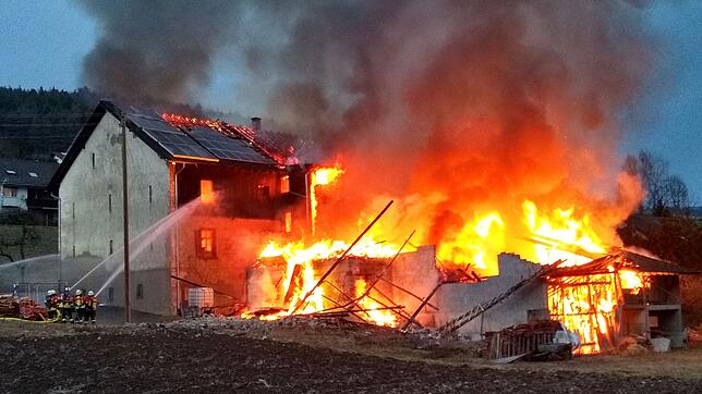 Ehemaliges Gasthaus in Schwaningen wird Raub der Flammen