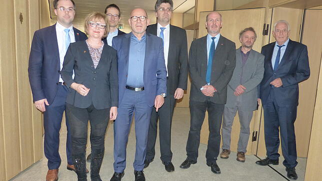 Sprachen in Stuttgart über die Abfahrt Hauenstein (von links): Bürgermeister Ulrich Krieger, Abgeordnete Sabine Hartmann-Müller, ...