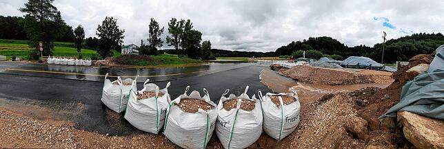 Bild 7: Bilder von der erneut überfluteten L194 bei der Brücken-Baustelle am Stockacher Freibad
