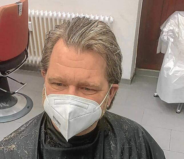 Bild 3: Wir haben die Haare (endlich) wieder schön: So glücklich sind Konstanzer über die Öffnung der Friseursalons und das Ende des haarigen Wildwuchses
