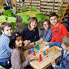 Sie sind sechs von 140 Kindern, die in der Kernzeit der Grundschule Allmannsdorf betreut werden (von links): Gleb, Aadhya, Ella, Lena, ...