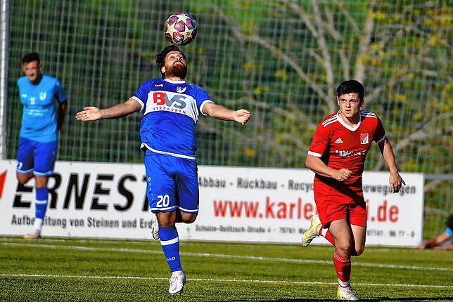 Bild 6: Spitzenreiter FC Erzingen setzt sich mit 5:0 beim FC RW Weilheim durch &ndash; und wir haben die Bilder!