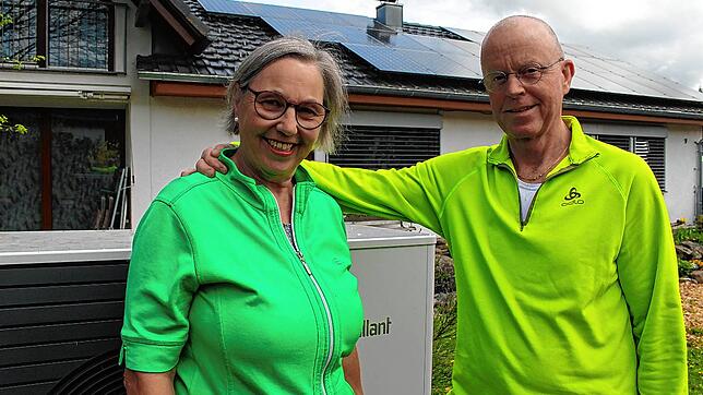 Gut ein Jahr haben Christina und Heribert Suppanz die Wärmepumpe und die Photovoltaik-Module auf dem Dach im Einsatz. Hat sich das für ...