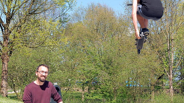 Große Sprünge will Markdorfs neuer Jugendbeauftragter Jan Münzer der Jugend ermöglichen. In der Skateranlage gelingt das Niklas Daerr, ...