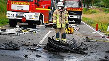 Bei dem schweren Verkehrsunfall am Samstagmittag auf der B523 entstand ein Totalschaden an den beteiligten Fahrzeugen. Beide Fahrer ...