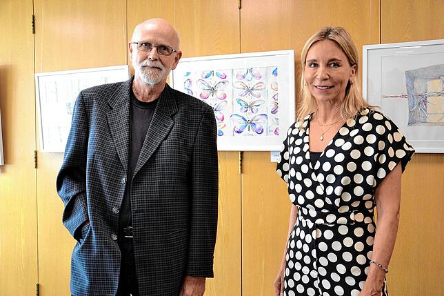 Mit herzlichen Dankesworten verabschiedete Barbara Martetschläger im Hegau-Jugendwerk, Jörg Rinninsland in den Ruhestand. Rinninsland ...