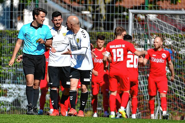 Bild 4: Spitzenreiter FSV Rheinfelden geht beim Verfolger Bahlinger SC II mit 1:7 unter &ndash; wir haben Bilder!