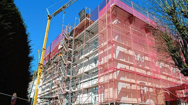 Die Arbeiten am Dachstuhl des Kornhauses in Waldshut sind in vollem Gang.