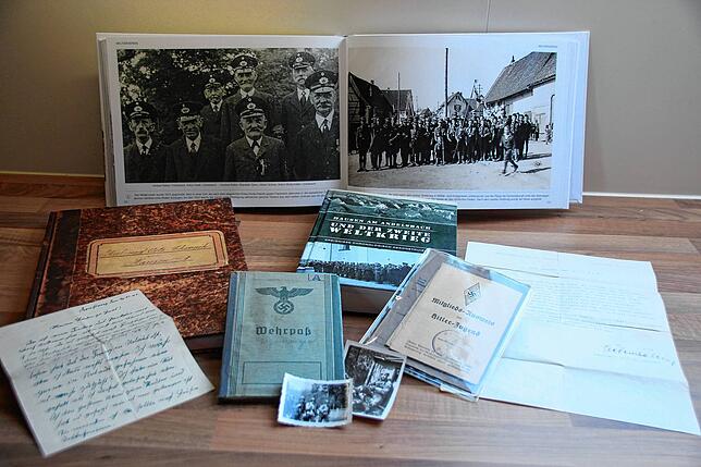 Die Schul- und Ortschronik, Feldpostbriefe, Fotos und Zeitdokumente sowie zwei Kriegstagebücher sind zugleich Zeitzeugen und Quellen der ...