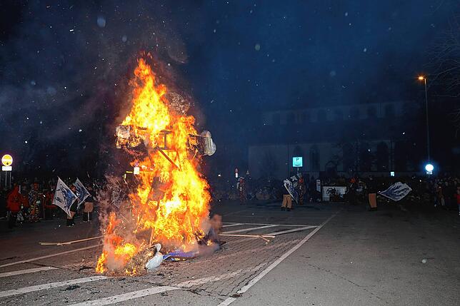 Bild 10: Der letzte Akt &ndash; Verbrennung der Fasnacht auf dem Stephansplatz 2024 (2)