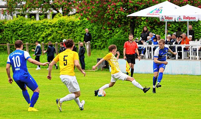 Bild 17: Die besten Bilder der Landesliga-Partie zwischen dem FC Radolfzell und der SG Dettingen-Dingelsdorf