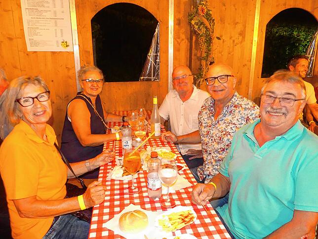 Bild 1: Die Bilder vom Bermatinger Weinfest! So schön war der Auftakt am Freitagabend