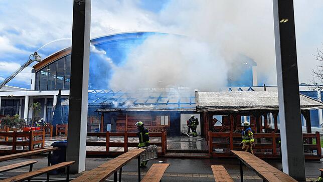 Die Feuerwehr im Einsatz an der Messe.