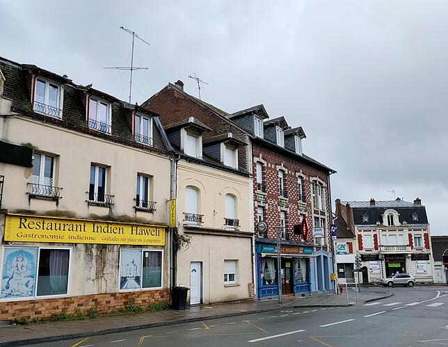 Verlassene Straße in der Kleinstadt Tergnier. Hier holte Marine Le Pen im ersten Wahlgang 43 Prozent der Stimmen.