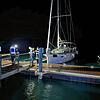 Die Segelyacht am Steg beim Restaurant Riva. Zwei Erwachsene und drei Kinder wurden im Sturm gerettet.