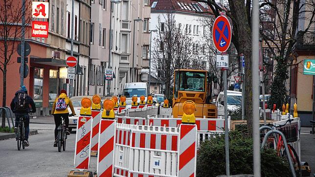 Wegen Baustellen stehen in der Markgrafenstraße und damit auch den angrenzenden Straßen gerade wenige Parkplätze zur Verfügung. Viele im ...