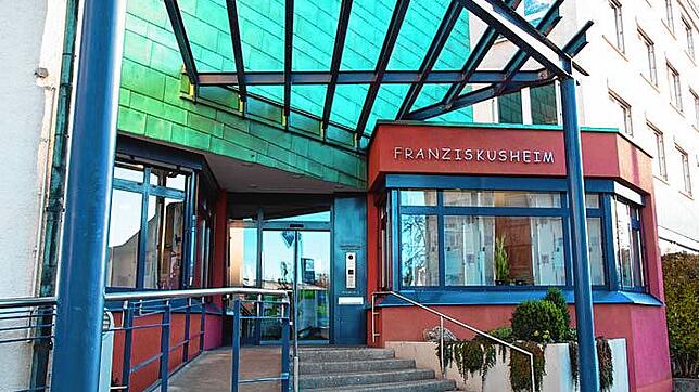 Das Franziskusheim in VS-Schwenningen ist eine Einrichtung der Stiftung St. Franziskus. Auch in Pflegeheimen des Sozialunternehmens ...