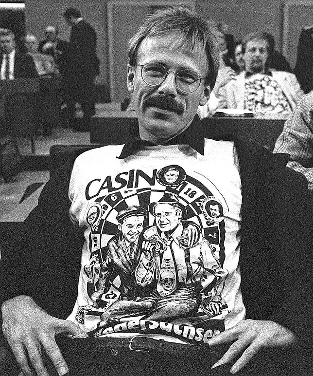 „Casino Niedersachsen“: 1988 spielt Trittin im niedersächsischen Landtag auf die Spielbankenaffäre an.