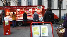 Auf dem Höhepunkt des Streits um die Neuregelungen für den Konstanzer Wochenmarkt verzichtete Metzger Lothar Mei auf die Bezahlung ...