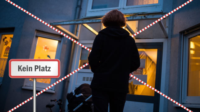 Eine Frau steht vor einem Frauenhaus in Berlin. Wegen zu weniger Plätzen und mangelnder Finanzierung können schutzsuchende Frauen oft ...