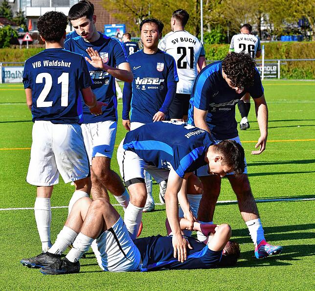 Bild 33: SV Buch siegt 3:2 beim VfB Waldshut – und wir haben Fotos!