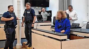 Sechs Monate nach der Tat muss sich ein 36-Jähriger wegen versuchten Mordes vor Gericht verantworten.