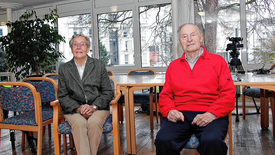 Die Pflegeheimbewohner Lydia Bürk und Gerhard Altmann erzählen im St. Lioba, wie sie die Corona-Pandemie erleben.