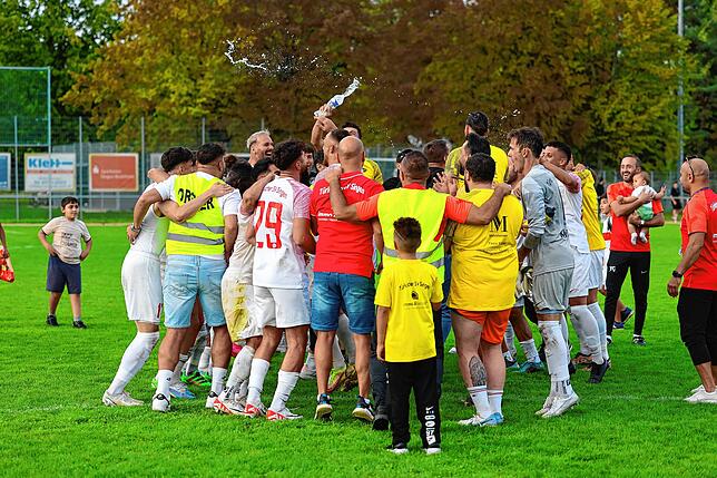Bild 1: Die besten Bilder vom Stadtderby in Singen