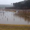 Die L180 am Hochwasserrückhaltebecken bei Wolterdingen vorbei ins Bregtal.