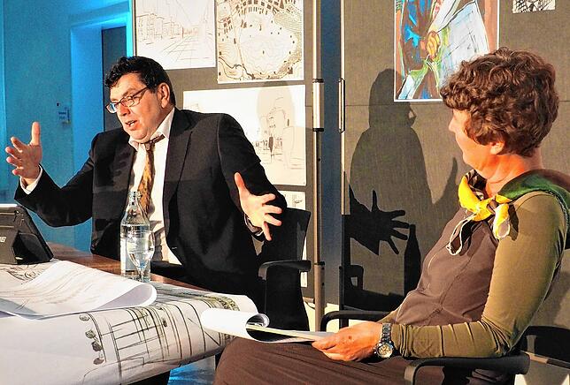 Josef Vossenkuhl und Susanne Breyer erweckten in ihrer szenischen Lesung zur Annäherung an den Menschen Hannes Ott, den legendären ...