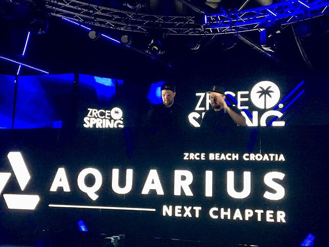Der Club Aquarius an der kroatischen Küste gehört zu den beliebtesten weltweit. Hier legen Raphael Albert und Marian Bayer im Frühjahr. ...