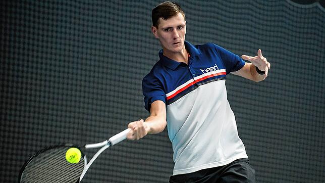 Konzentriert: Der Tiengener Tim Rühl trainiert fleißig für eine Profikarriere im Tennis.
