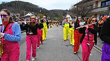 Der Gurtweiler Fasnachtsumzug hatte auf der Straße und am Rande viele närrisch-frohe und phantasievolle Akteure.