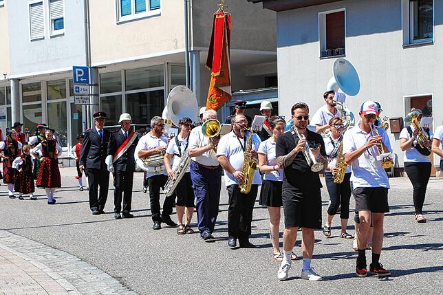 Bild 13: Patrozinium und 50 Jahre Freundschaft: Bonndorf hatte allen Grund zum Feiern
