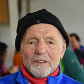 Anton Harnau, mit 80 Jahren der älteste Starten beim Silvesterlauf. Nach einer schweren Operation an Ostern, konnte er bald wieder ...
