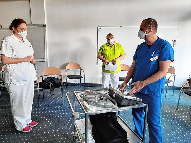 Mitarbeiter des Schwarzwald-Baar Klinikums bei den derzeitigen Corona Schulungen