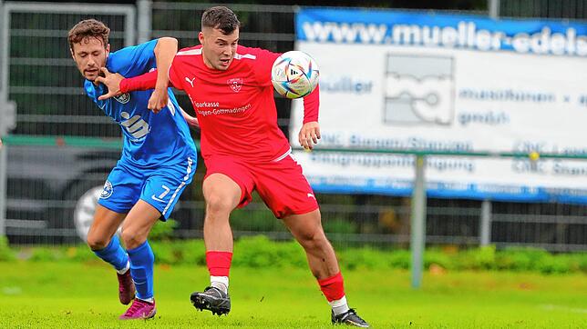 Heiß umkämpft war das Derby zwischen dem SC Gottmadingen-Bietingen (Enrique-Leon Barisic, rechts) und dem Hegauer FV (Kevin Kohler).