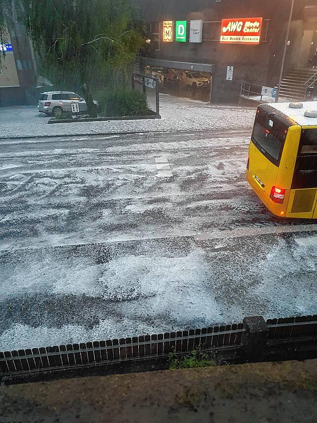 Hagel in Stockach sieht aus, als ob alles zugeschneit wäre.