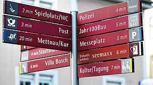 Es gibt bereits Beschilderung in der Radolfzeller Innenstadt – allerdings soll das Leitsystem künftig noch ergänzt und aufgewertet werden.