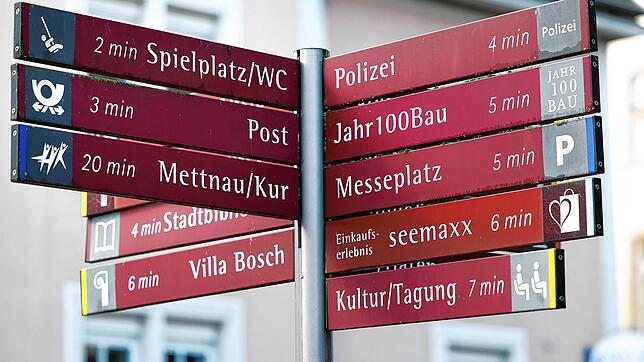 Es gibt bereits Beschilderung in der Radolfzeller Innenstadt – allerdings soll das Leitsystem künftig noch ergänzt und aufgewertet werden.