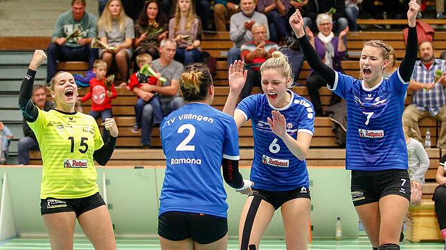 Jaaaaaa! Die Villinger Volleyballerinnen (von links) Sonja Kühne, Ramona Dietrich, Nina Gass und Lisa Spomer bejubeln einen ihrer vielen ...