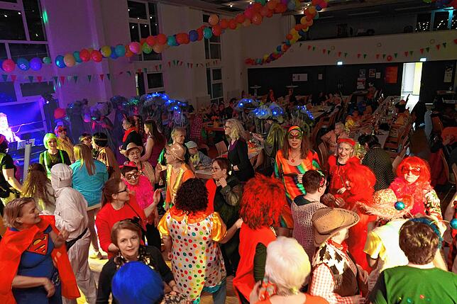Bild 28: Frauen außer Rand und Band