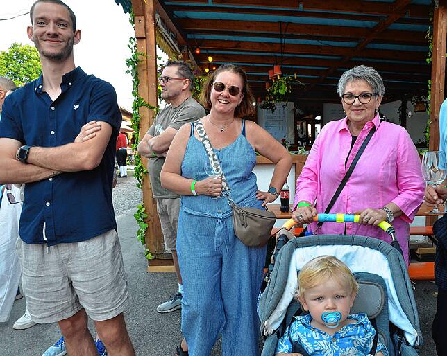 Bild 4: Beim Bermatinger Weinfest wird auch am Samstag gefeiert! Wir haben die besten Bilder – Teil 2