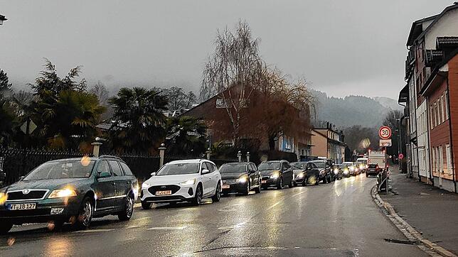 Stau in Bad Säckingen: Einiges zu tun hatte die Polizei am Donnerstagmorgen, 13. Februar. Gleich dreimal krachte es.