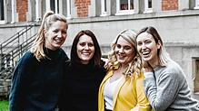 Die Gründerinnen Inken Barz, Hailey Gahlon, Carina Kaiser und Lena Scholpp (von links) freuen sich, dass das Shampoo-Pulver produziert ...