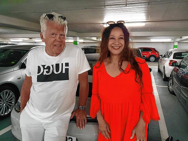 Glücklich mit ihrem Porsche im Parkhaus Post angekommen: Horst Wiedmann und Birgit Raichle aus Schweinfurt.