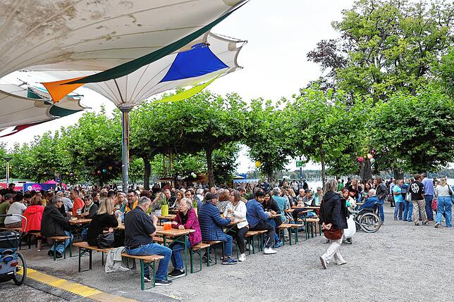 Bild 30: Die Gäste feiern beim Stadtgartenfest: Hier sind die Fotos vom ersten Abend