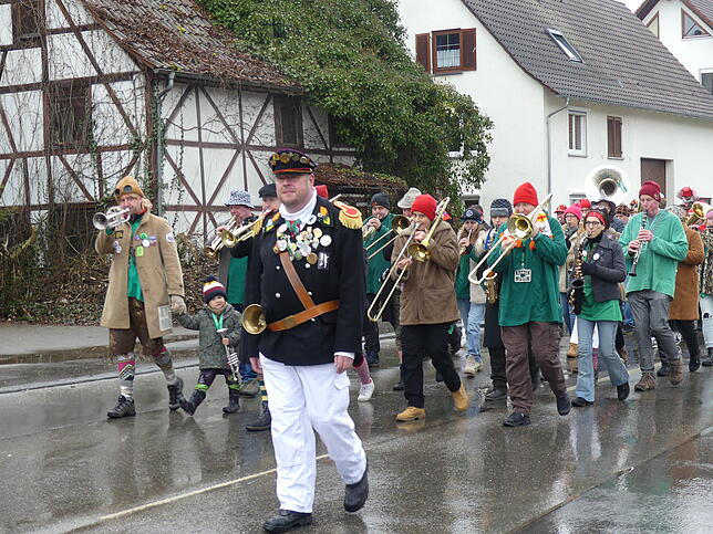 Bild 14: Rathaussturm in Ahausen: Die beeindruckendsten Bilder des Fasnacht-Spektakels in 2025